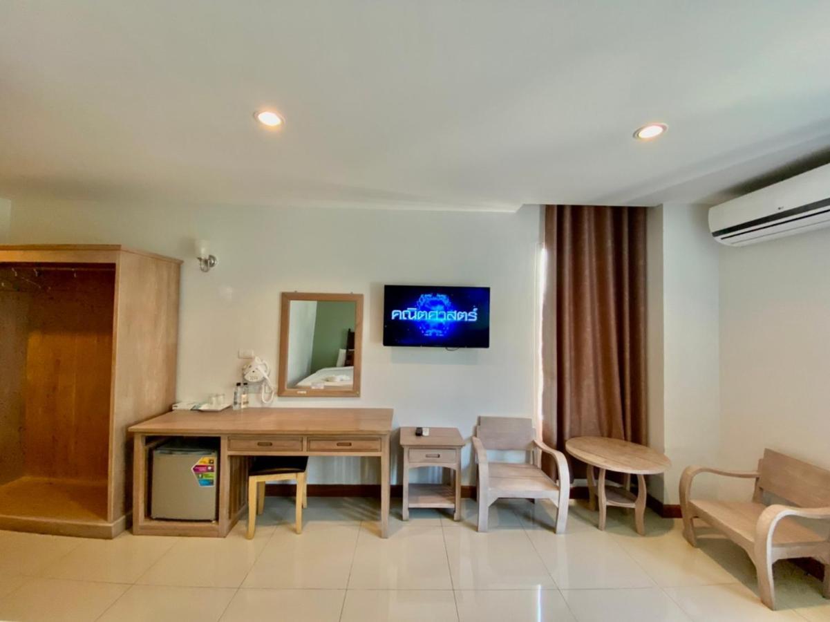 At Ruam Chok Hotel Чіангмай Екстер'єр фото