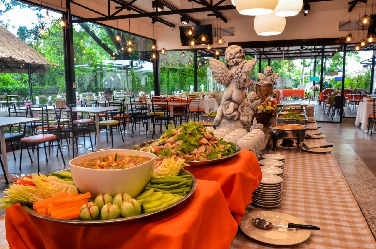 At Ruam Chok Hotel Чіангмай Екстер'єр фото