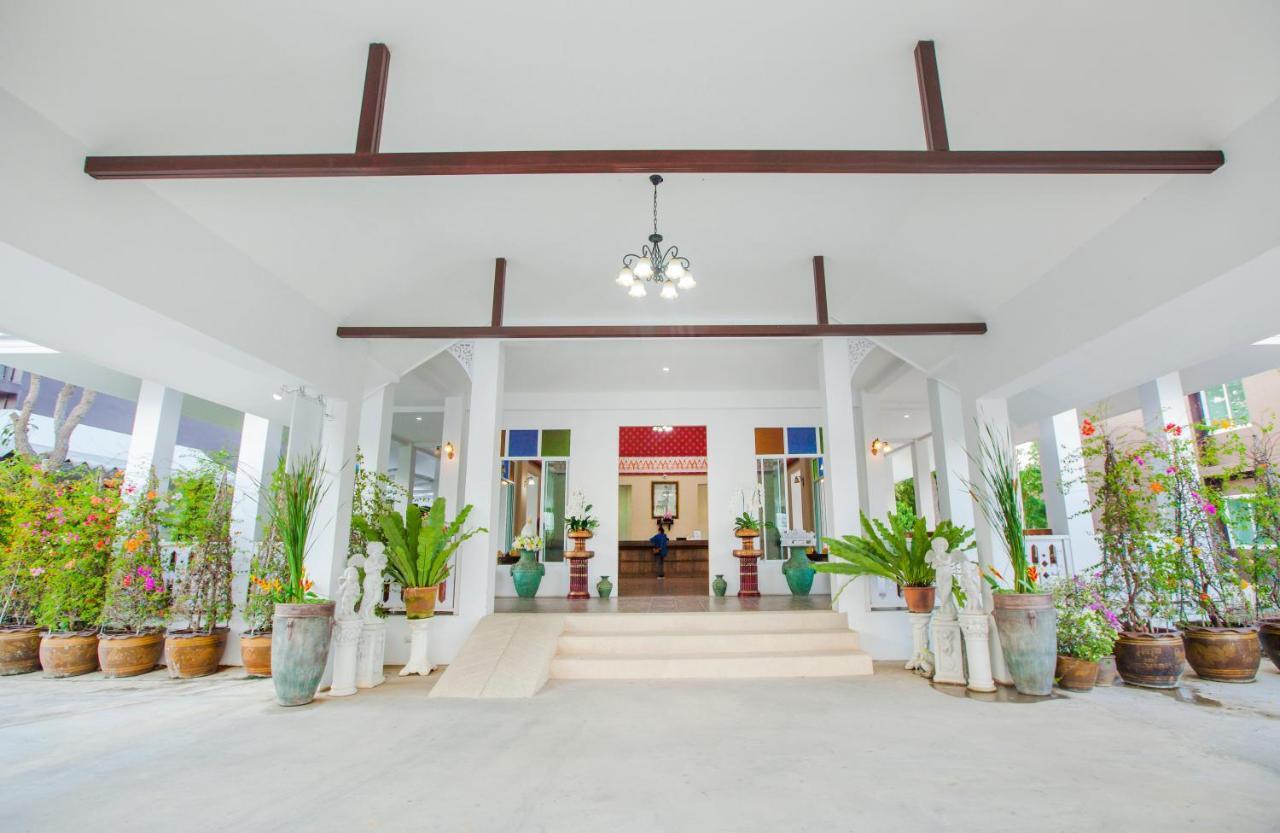 At Ruam Chok Hotel Чіангмай Екстер'єр фото